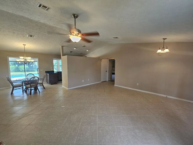 4 of 22 - 421 Se Faith Terrace, Port St. Lucie, FL