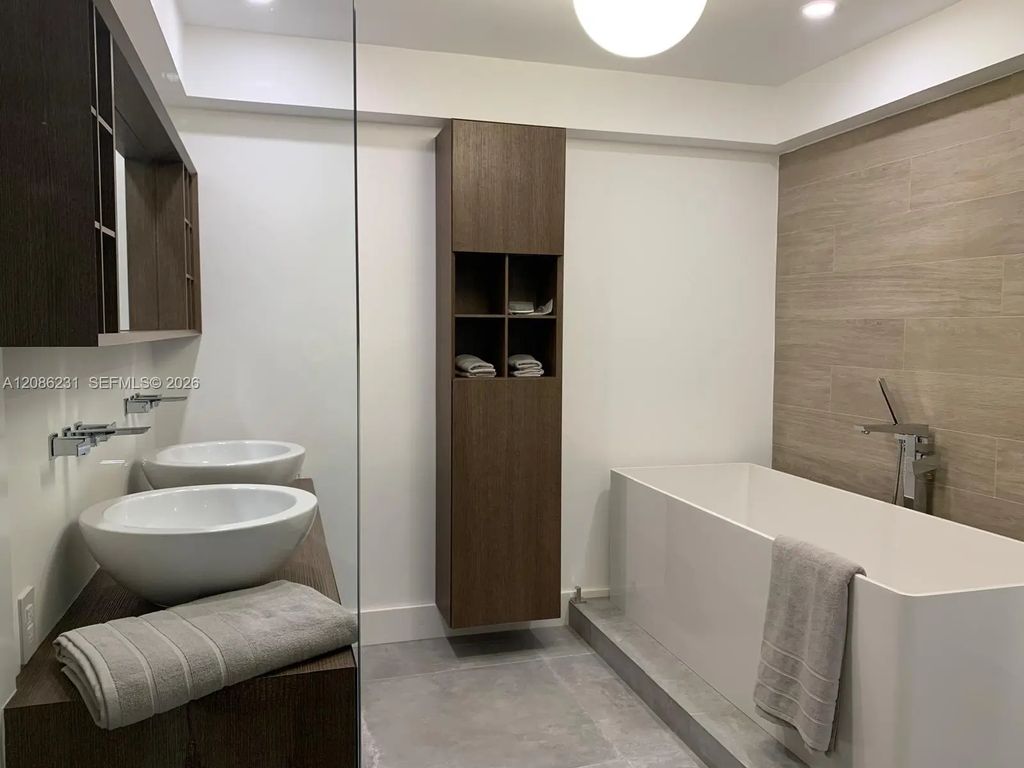 210 Sea View Drive #506, Key Biscayne