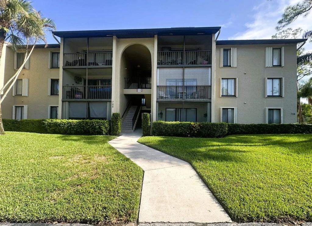 708 Sunny Pine Way #h2, Greenacres