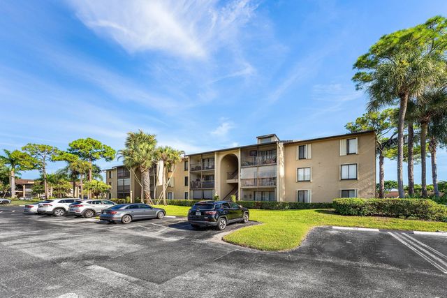 708 Sunny Pine Way #h2, Greenacres