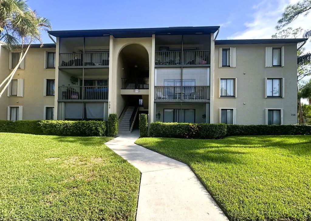 708 Sunny Pine Way #h2, Greenacres