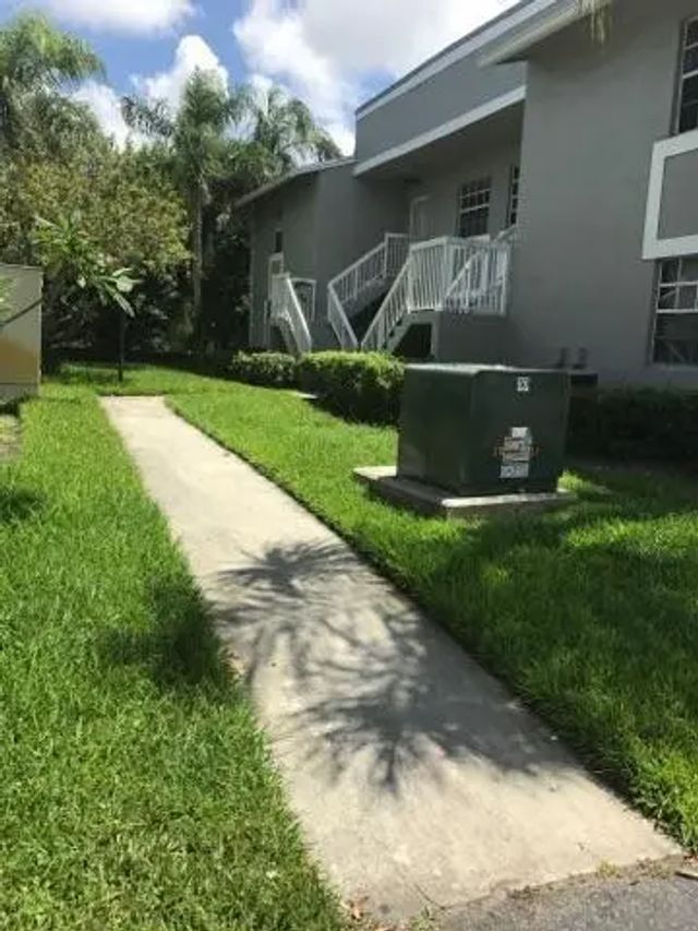 450 Ne 210th Cir Terrace #104-6c, Miami