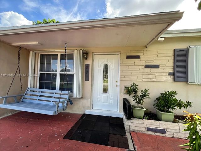 371 Sw 67th Terrace, Pembroke Pines