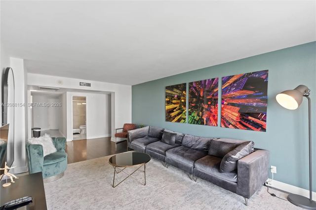 4 of 45 - 19370 Collins Avenue #816, Sunny Isles Beach, FL
