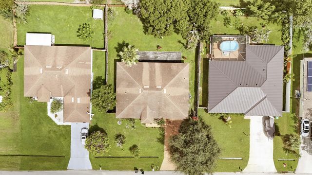 2 of 48 - 825 Se Cavern Avenue, Port St. Lucie, FL