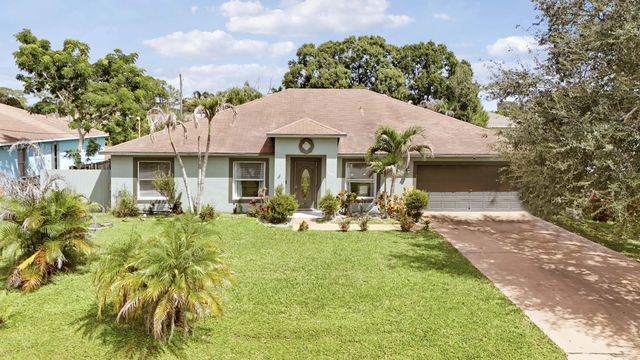4 of 48 - 825 Se Cavern Avenue, Port St. Lucie, FL
