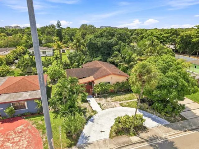1320 Ne 135th Street, North Miami