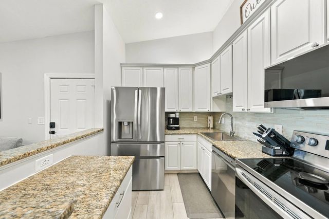4 of 26 - 1111 Duncan Circle #202, Palm Beach Gardens, FL