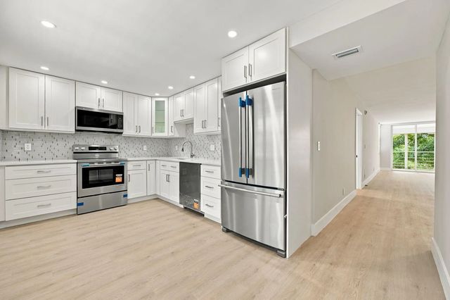 4 of 30 - 806 Cypress Grove Lane #303, Pompano Beach, FL