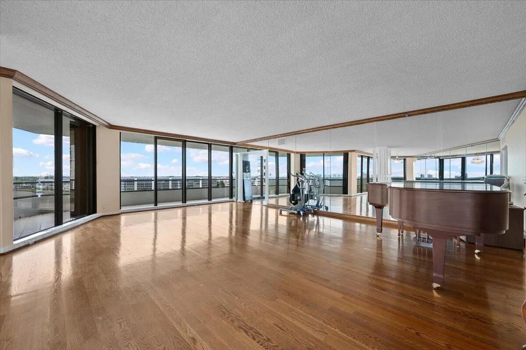 100 Lakeshore Drive #558, North Palm Beach