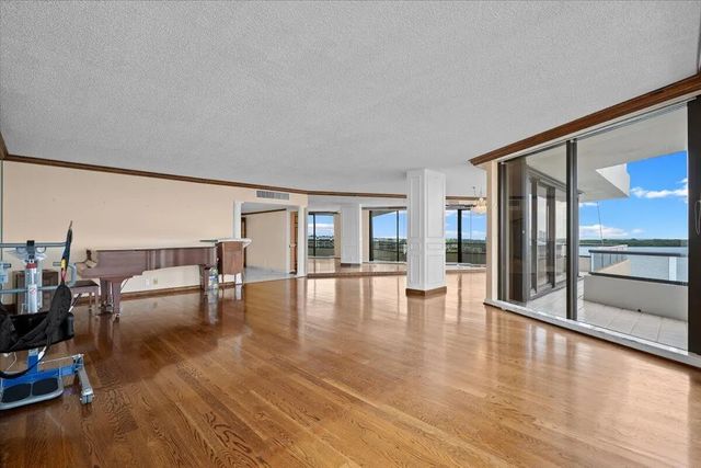 3 of 57 - 100 Lakeshore Drive #558, North Palm Beach, FL