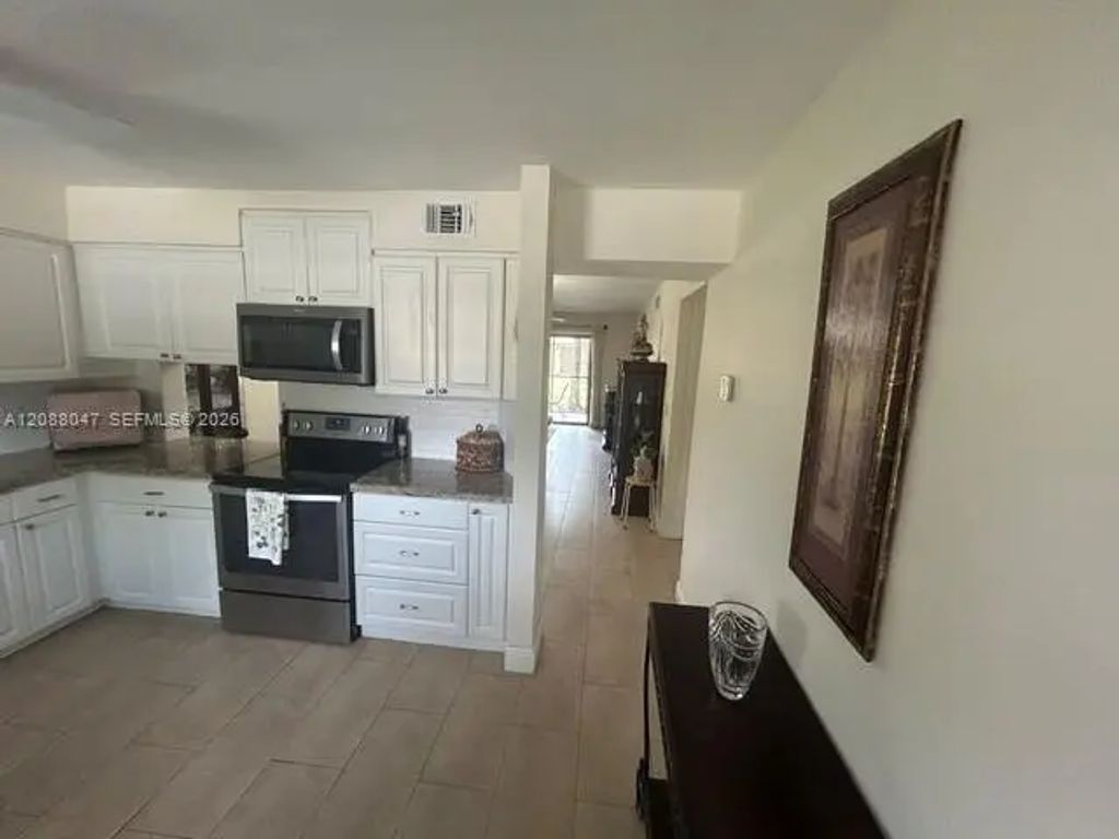 2 Briarwood Circle #112, Hollywood