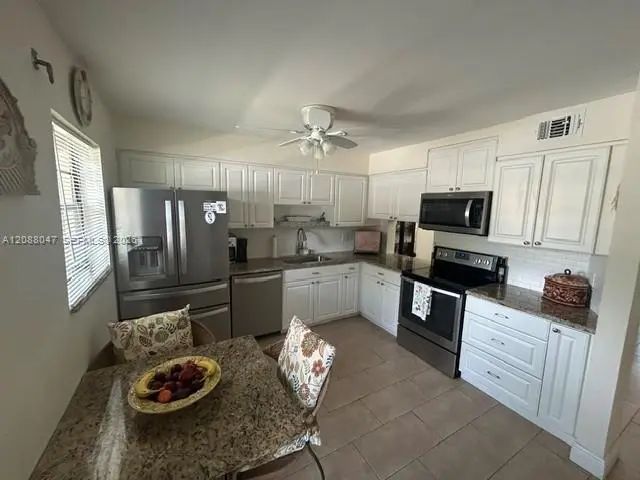 2 of 17 - 2 Briarwood Circle #112, Hollywood, FL