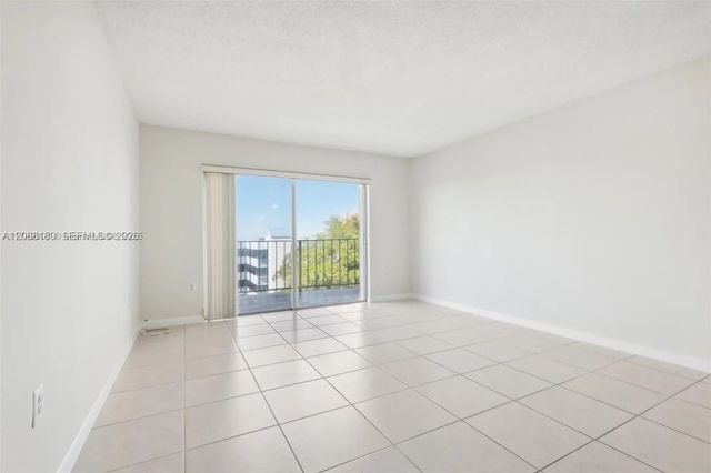 4 of 21 - 9360 Fontainebleau Boulevard #612, Miami, FL
