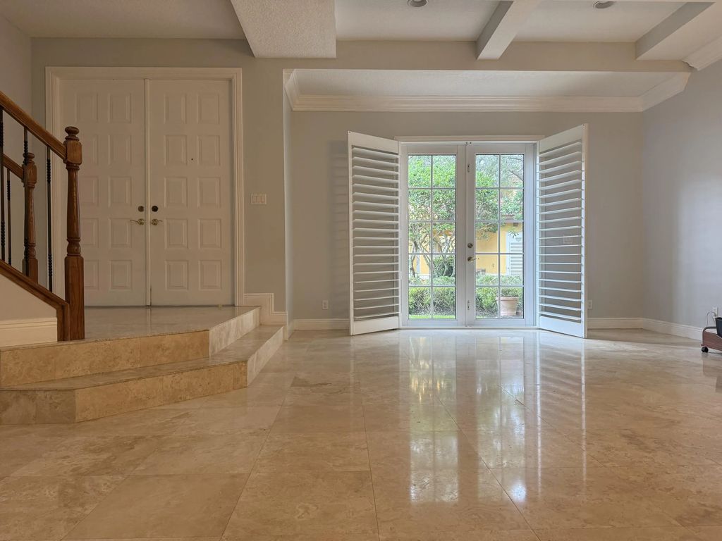 335 Ne 69th Circle, Boca Raton