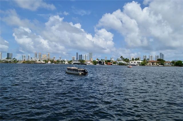 2 of 17 - 16570 Ne 26th Avenue #4d, North Miami Beach, FL