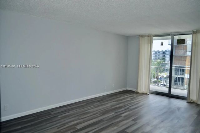 4 of 17 - 16570 Ne 26th Avenue #4d, North Miami Beach, FL