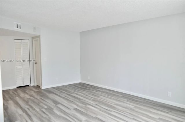 5 of 17 - 16570 Ne 26th Avenue #4d, North Miami Beach, FL