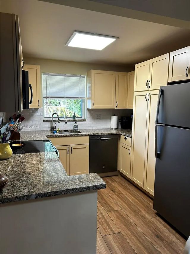 4 of 27 - 2941 Crosley Drive W #h, West Palm Beach, FL