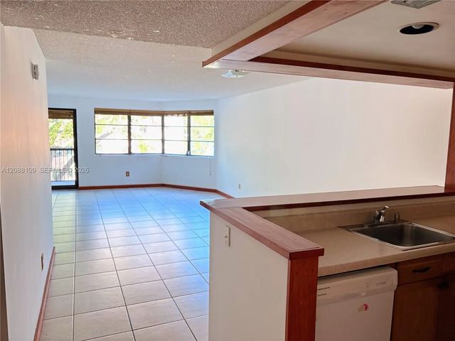 20860 San Simeon Way #303-6, Miami