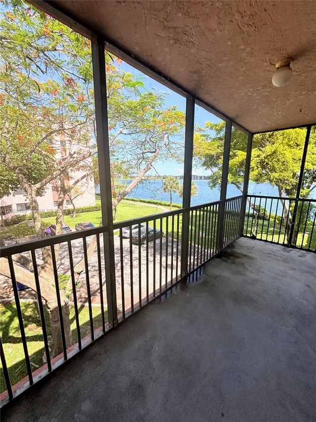 3 of 11 - 20860 San Simeon Way #303-6, Miami, FL