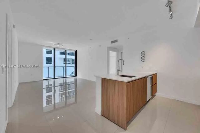 201 Sw 17th Road #302, Miami