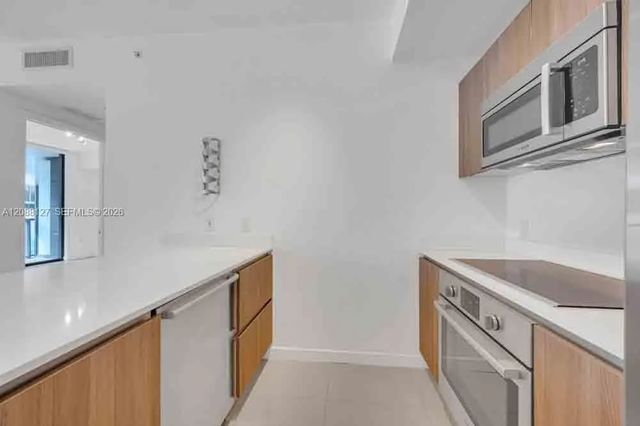 3 of 27 - 201 Sw 17th Road #302, Miami, FL
