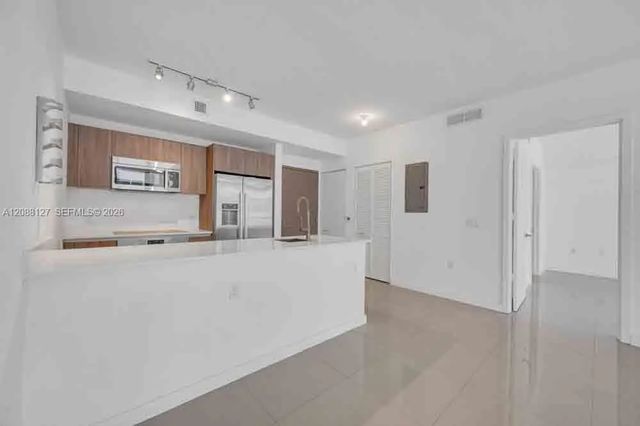 4 of 27 - 201 Sw 17th Road #302, Miami, FL