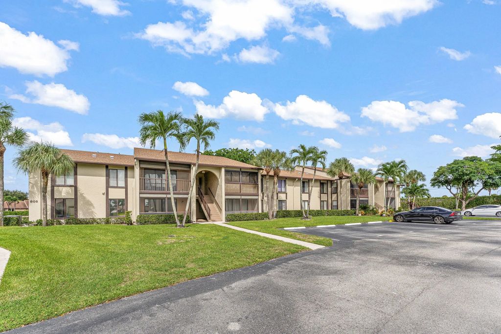 805 Sky Pine Way #f2, Greenacres