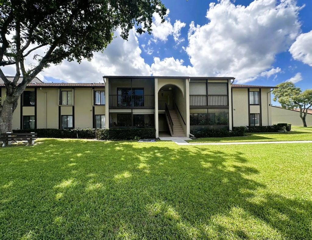 805 Sky Pine Way #f2, Greenacres