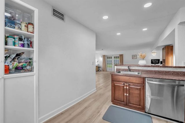 3 of 37 - 2771 Nw 47th Lane #2905, Lauderdale Lakes, FL