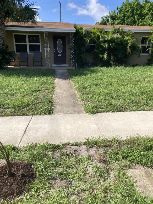 2 of 2 - 939 35th Street, West Palm Beach, FL