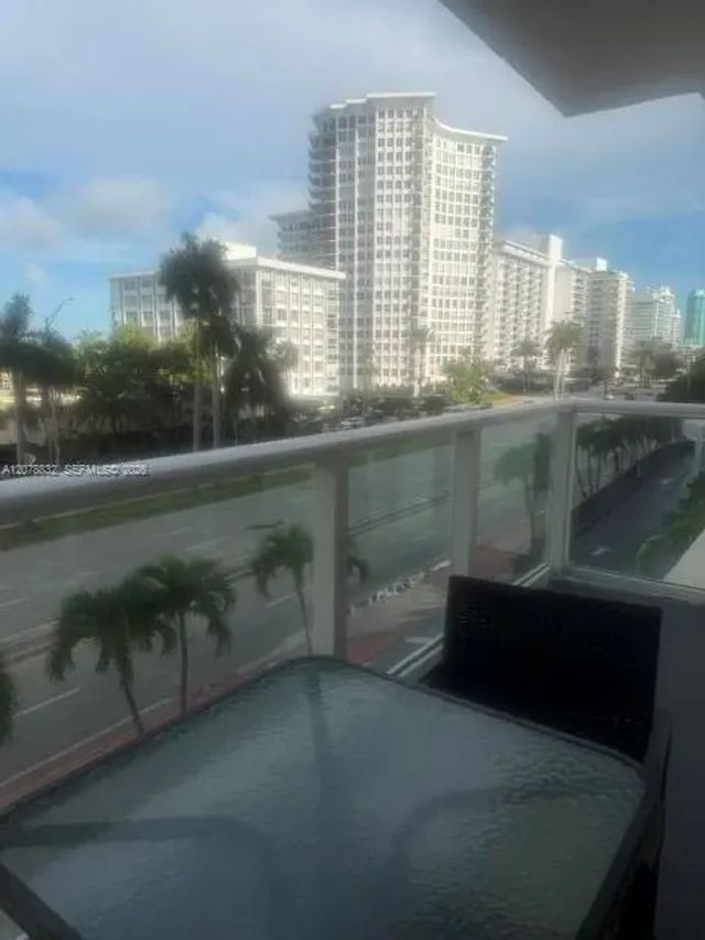2 of 29 - 5601 Collins Avenue #415, Miami Beach, FL