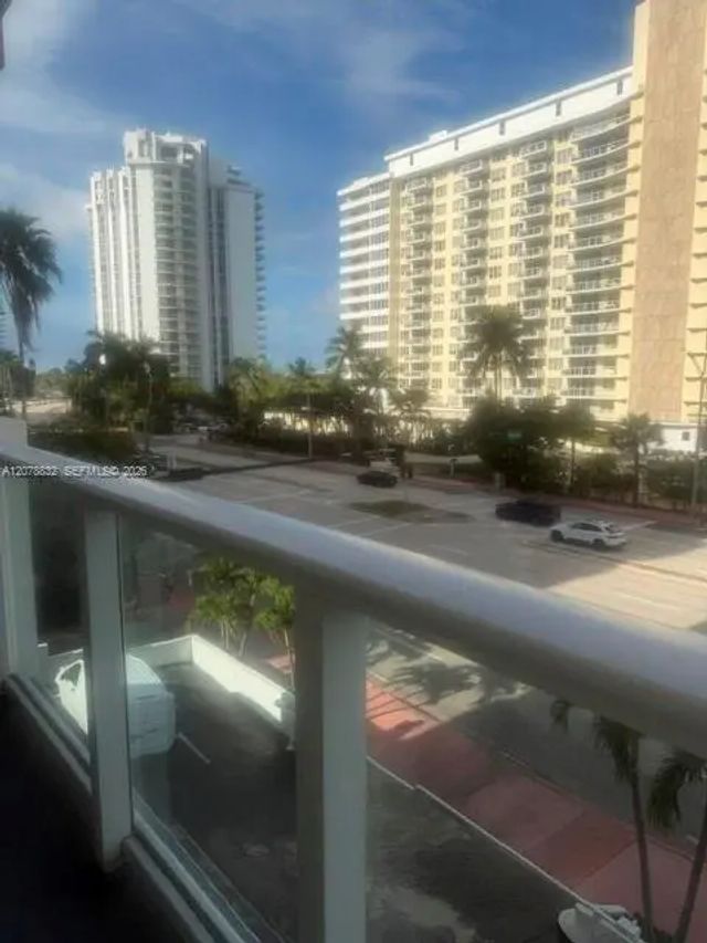 3 of 29 - 5601 Collins Avenue #415, Miami Beach, FL