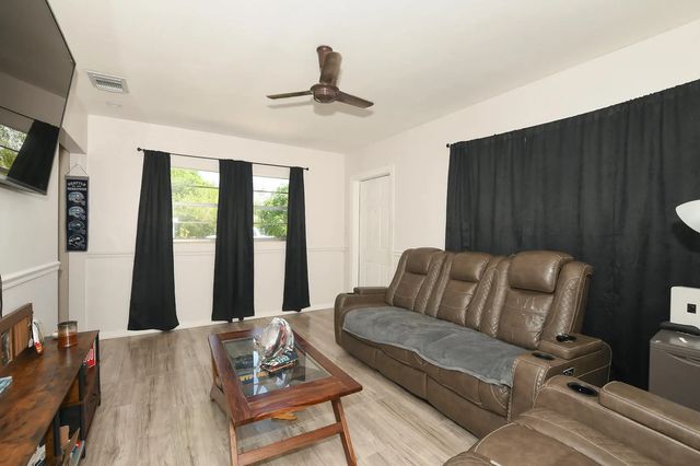 5 of 27 - 2405 3rd Avenue Se, Vero Beach, FL