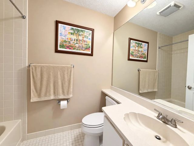 4 of 8 - 3520 Wash Road #c, Lake Worth, FL