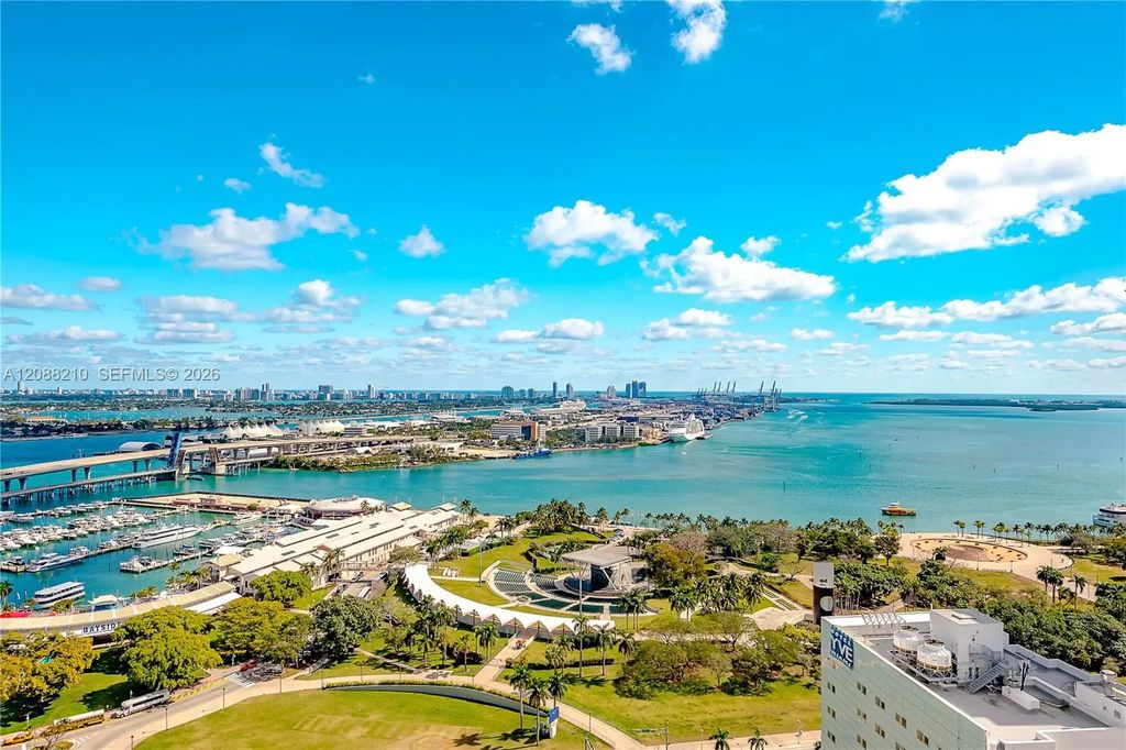 253 Ne 2nd Street #3105, Miami