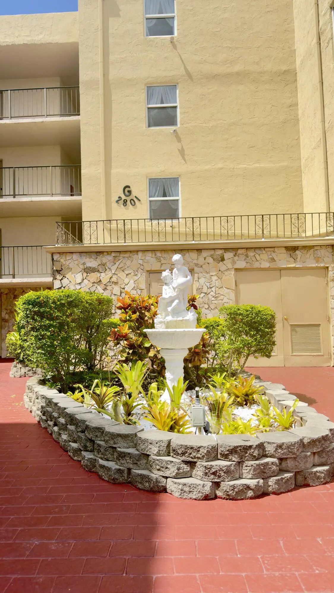 2801 Somerset Drive #201, Lauderdale Lakes