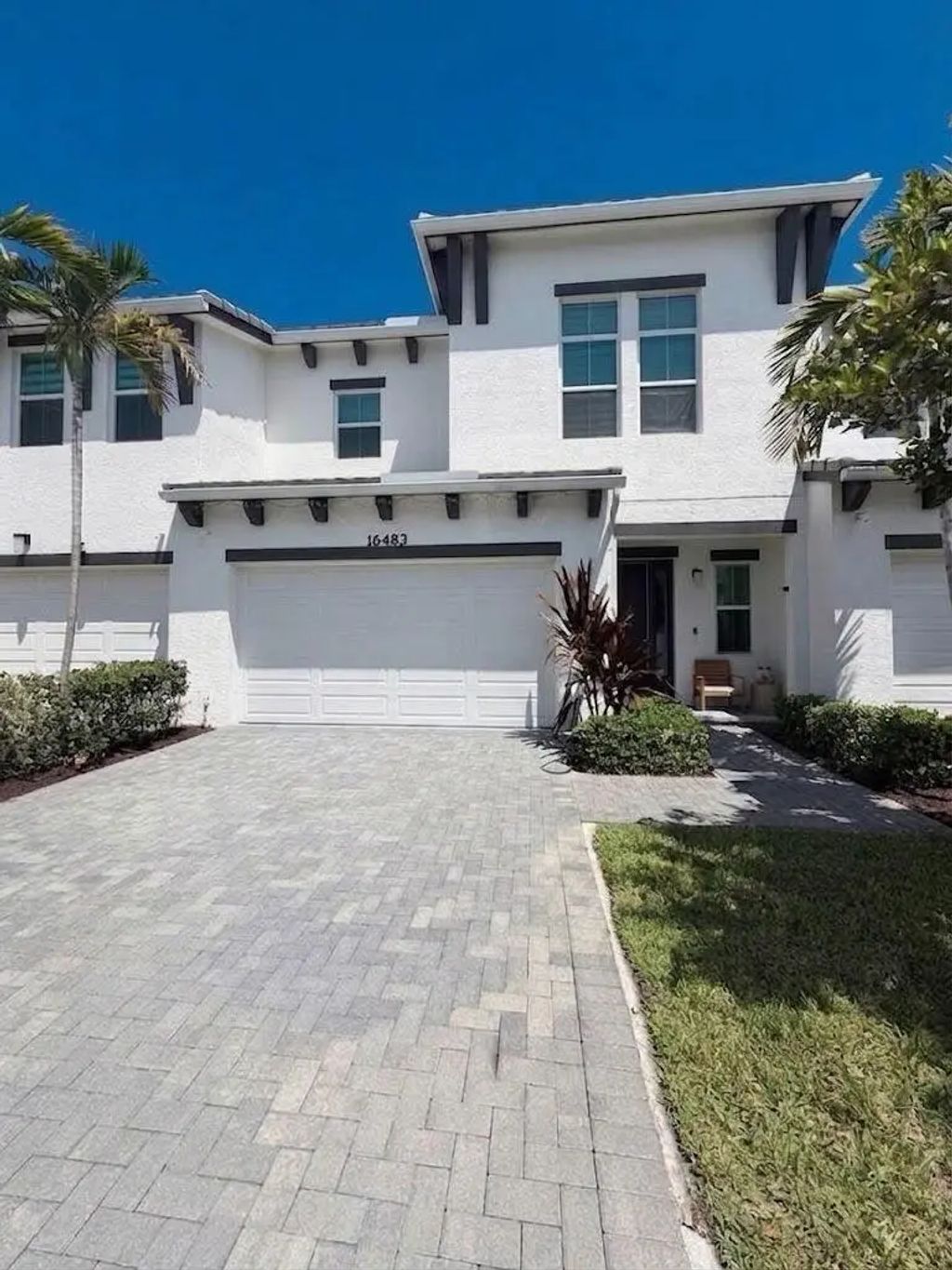 16483 Helix Court, Westlake