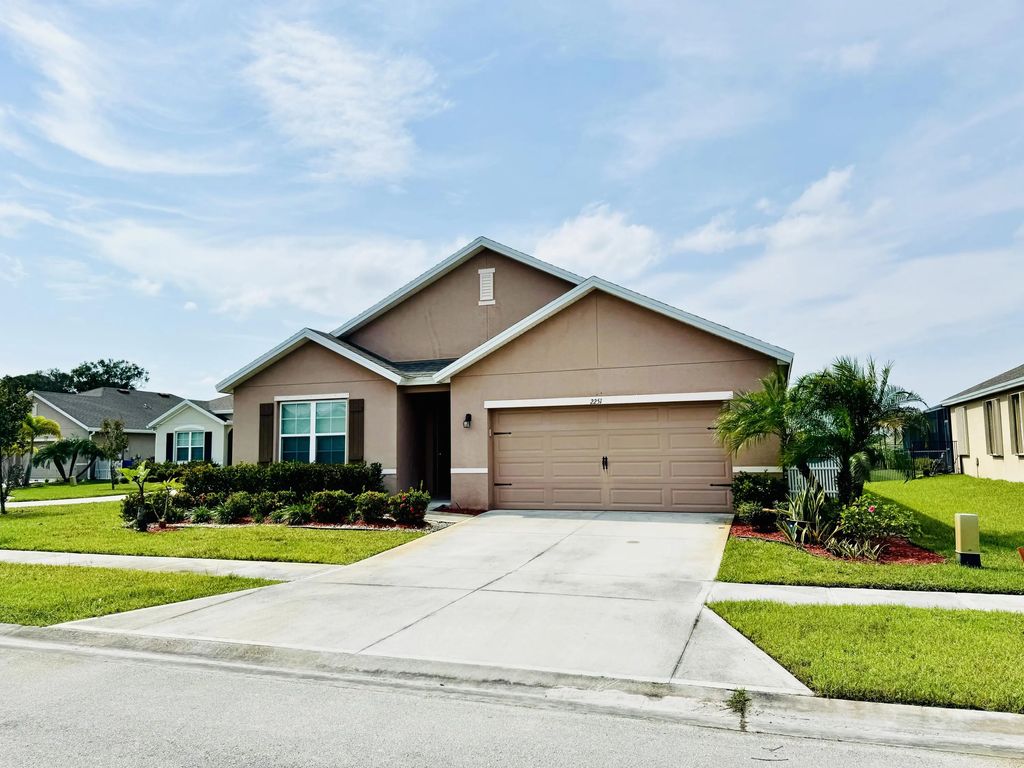 2251 Sw Garfield Drive Sw, Vero Beach