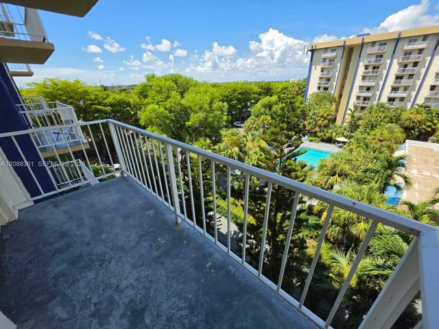 4550 Nw 9th Street #605e, Miami