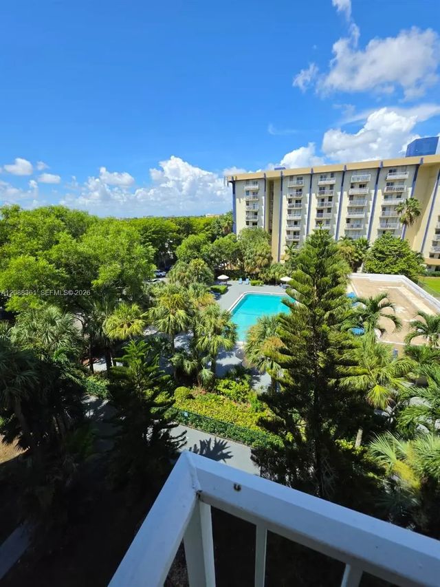 2 of 34 - 4550 Nw 9th Street #605e, Miami, FL