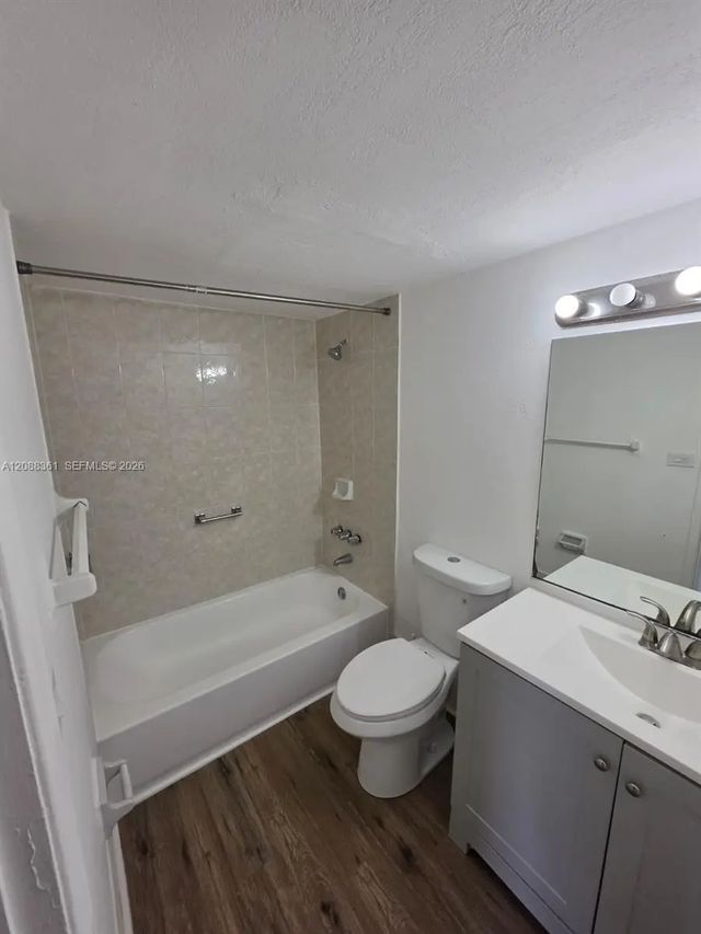 3 of 34 - 4550 Nw 9th Street #605e, Miami, FL