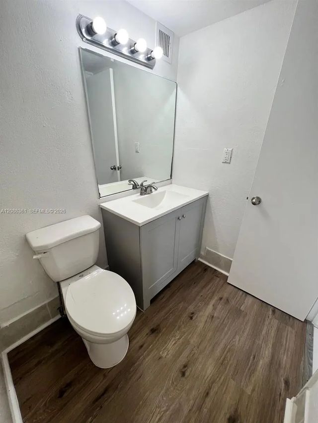 4 of 34 - 4550 Nw 9th Street #605e, Miami, FL