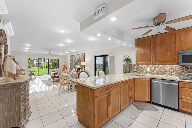 5 of 36 - 8520 Casa Del Lago #e, Boca Raton, FL