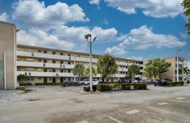 2 of 36 - 1690 Ne 191st Street #405-1, North Miami Beach, FL