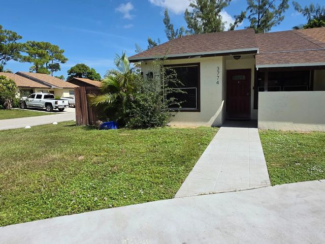 3774 Mil Lake Court, Greenacres