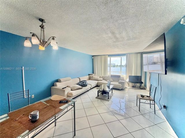 3 of 14 - 1150 Ne 191st Street #24, Miami, FL