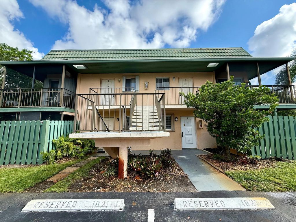 1821 Fairview Villas Drive #2, Palm Springs