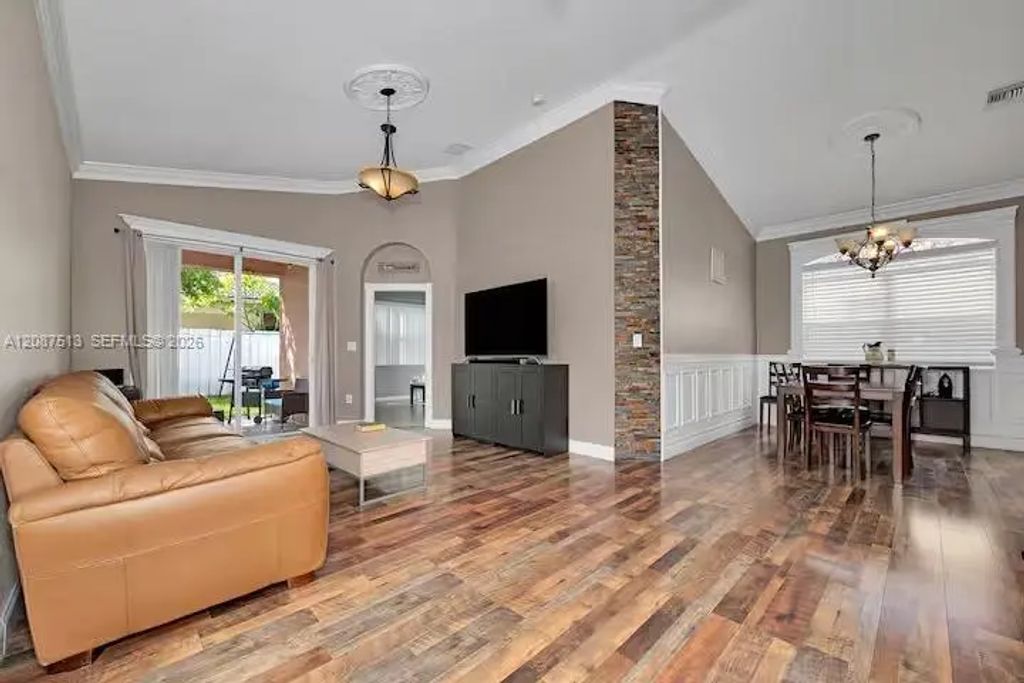 2327 Ne 37th Terrace, Homestead